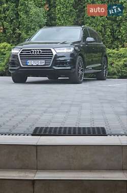 Позашляховик / Кросовер Audi Q7 2017 в 