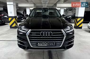 Внедорожник / Кроссовер Audi Q7 2016 в 