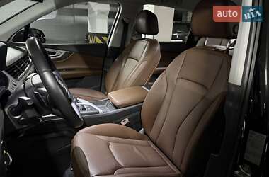 Внедорожник / Кроссовер Audi Q7 2016 в 