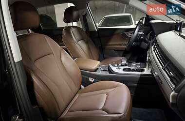 Внедорожник / Кроссовер Audi Q7 2016 в 