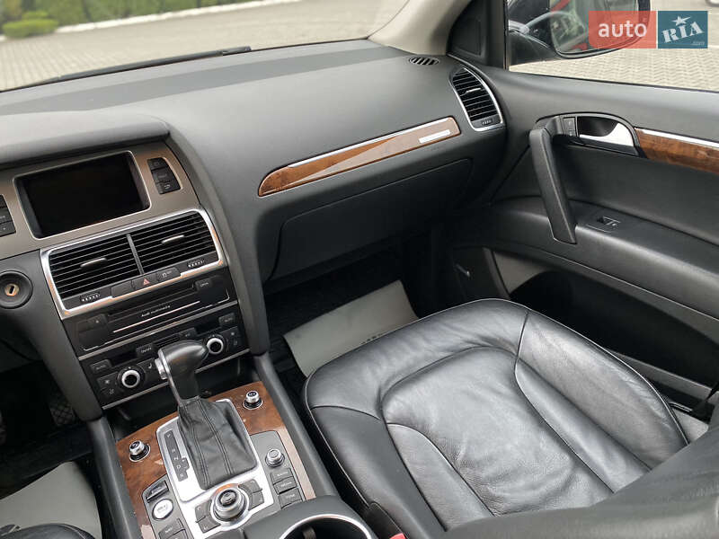 Позашляховик / Кросовер Audi Q7 2015 в Луцьку