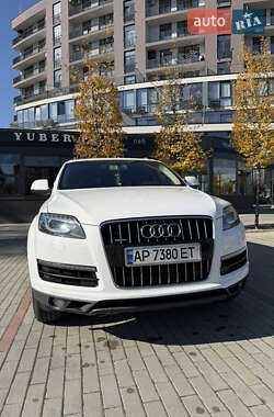 Позашляховик / Кросовер Audi Q7 2011 в 