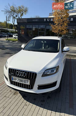 Позашляховик / Кросовер Audi Q7 2011 в 