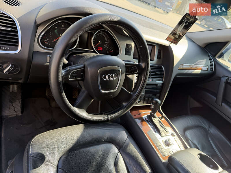 Позашляховик / Кросовер Audi Q7 2011 в Ужгороді