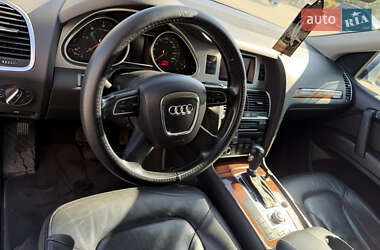 Позашляховик / Кросовер Audi Q7 2011 в 