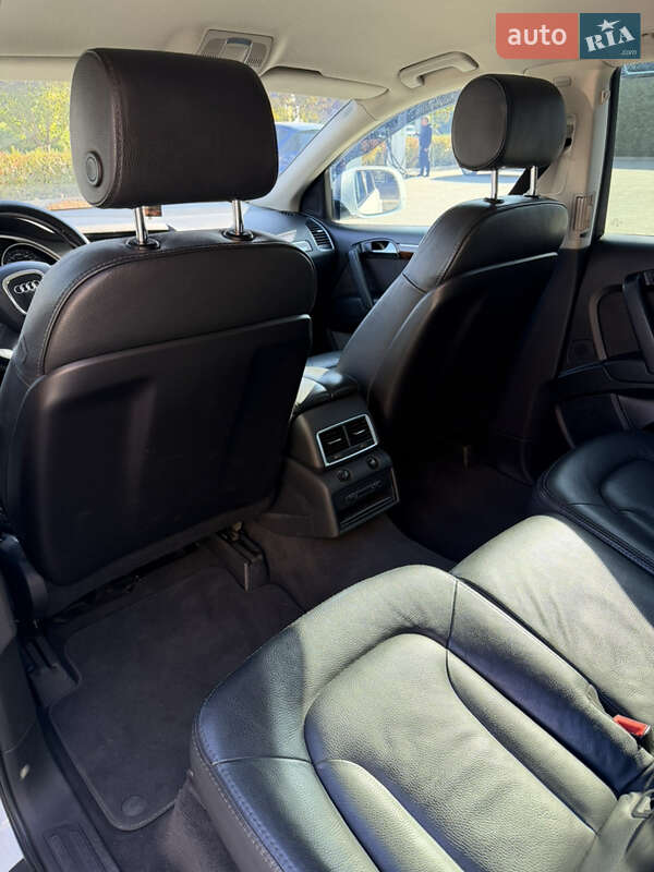 Позашляховик / Кросовер Audi Q7 2011 в Ужгороді