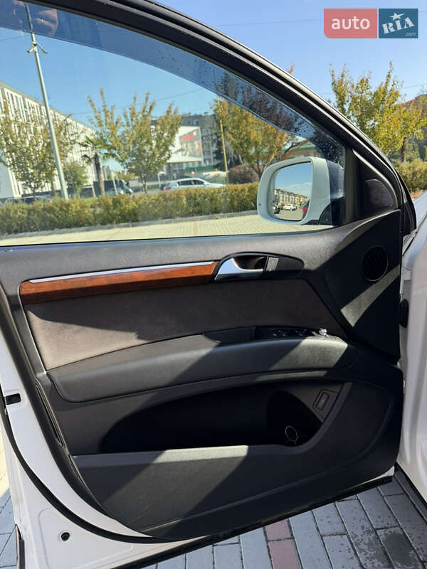 Позашляховик / Кросовер Audi Q7 2011 в Ужгороді