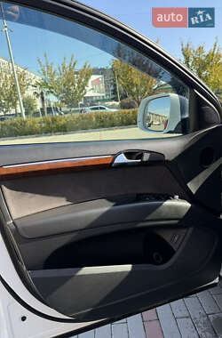 Позашляховик / Кросовер Audi Q7 2011 в 
