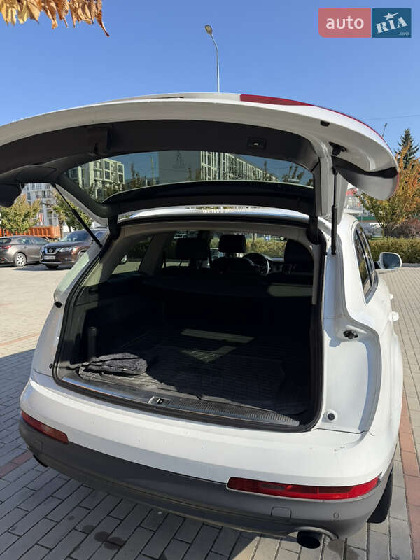 Позашляховик / Кросовер Audi Q7 2011 в Ужгороді