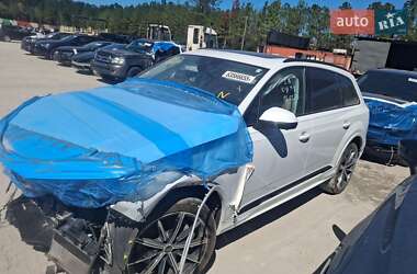 Позашляховик / Кросовер Audi Q7 2021 в 