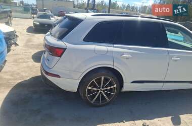 Позашляховик / Кросовер Audi Q7 2021 в 