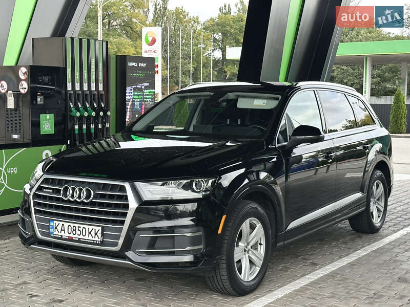 Позашляховик / Кросовер Audi Q7 2017 в 