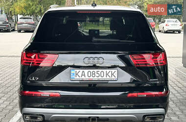 Позашляховик / Кросовер Audi Q7 2017 в 