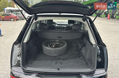 Позашляховик / Кросовер Audi Q7 2017 в 