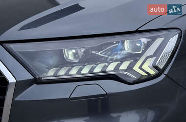 Позашляховик / Кросовер Audi Q7 2021 в 
