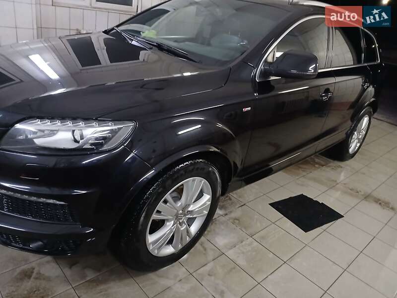 Позашляховик / Кросовер Audi Q7 2011 в Житомирі