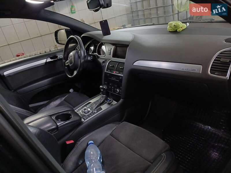 Позашляховик / Кросовер Audi Q7 2011 в Житомирі