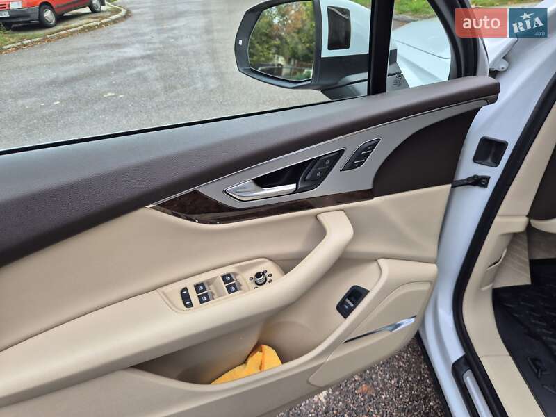 Внедорожник / Кроссовер Audi Q7 2017 в Черкассах