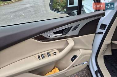 Внедорожник / Кроссовер Audi Q7 2017 в 