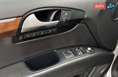 Позашляховик / Кросовер Audi Q7 2011 в 