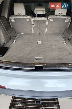 Позашляховик / Кросовер Audi Q7 2012 в 