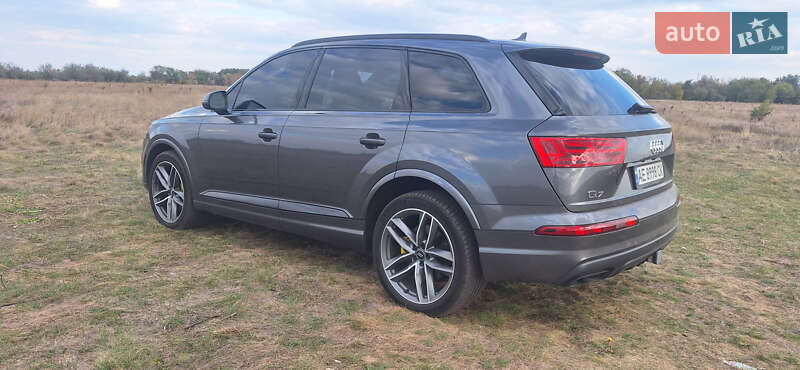 Позашляховик / Кросовер Audi Q7 2018 в Дніпрі