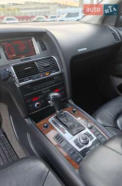 Позашляховик / Кросовер Audi Q7 2007 в 