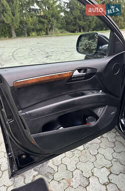Позашляховик / Кросовер Audi Q7 2012 в 