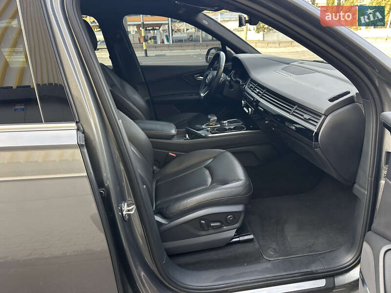 Внедорожник / Кроссовер Audi Q7 2016 в Киеве