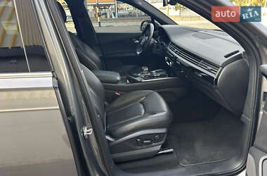 Внедорожник / Кроссовер Audi Q7 2016 в 