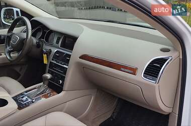Позашляховик / Кросовер Audi Q7 2015 в 