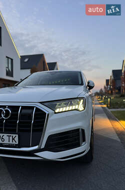 Внедорожник / Кроссовер Audi Q7 2022 в 