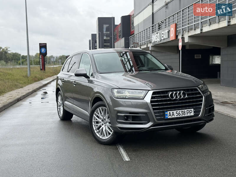 Позашляховик / Кросовер Audi Q7 2016 в 