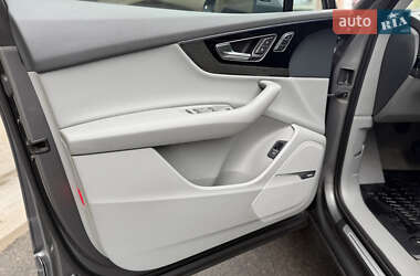 Позашляховик / Кросовер Audi Q7 2016 в 