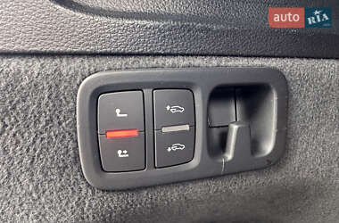 Позашляховик / Кросовер Audi Q7 2016 в 
