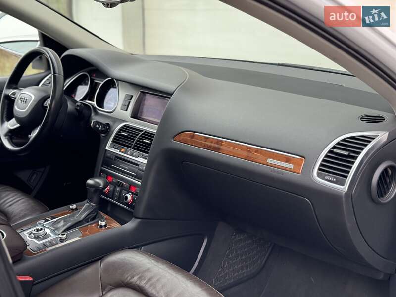 Внедорожник / Кроссовер Audi Q7 2015 в Сарнах