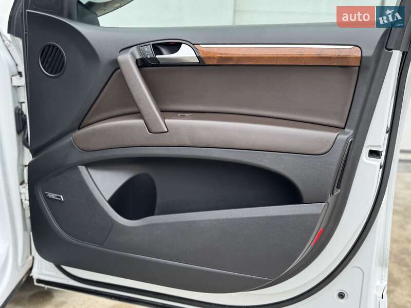 Внедорожник / Кроссовер Audi Q7 2015 в Сарнах