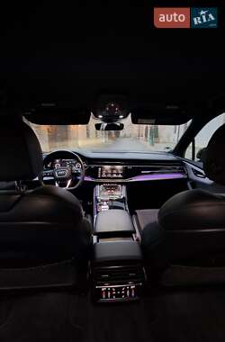 Позашляховик / Кросовер Audi Q7 2020 в 
