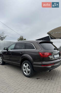 Позашляховик / Кросовер Audi Q7 2013 в 