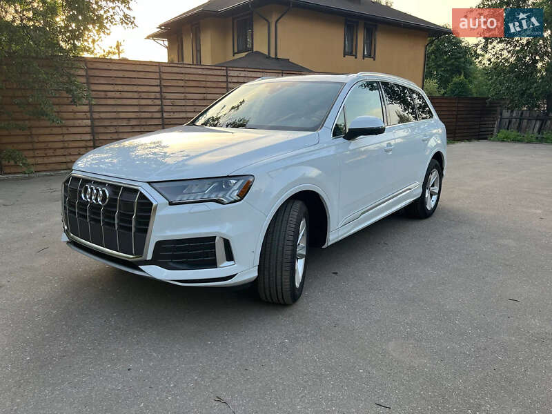 Позашляховик / Кросовер Audi Q7 2020 в 