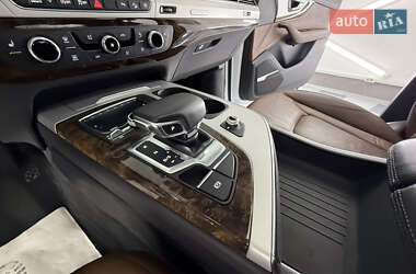 Внедорожник / Кроссовер Audi Q7 2018 в 