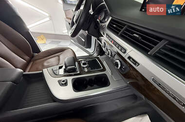 Внедорожник / Кроссовер Audi Q7 2018 в 