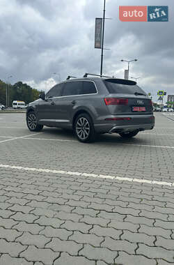 Позашляховик / Кросовер Audi Q7 2017 в 