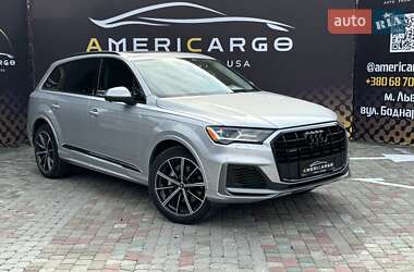 Позашляховик / Кросовер Audi Q7 2020 в 