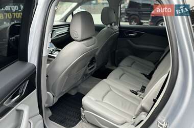 Позашляховик / Кросовер Audi Q7 2020 в 