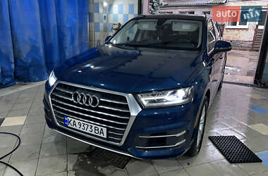 Внедорожник / Кроссовер Audi Q7 2018 в 