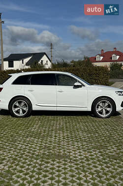 Позашляховик / Кросовер Audi Q7 2017 в 