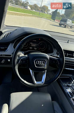 Позашляховик / Кросовер Audi Q7 2017 в 