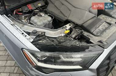 Позашляховик / Кросовер Audi Q7 2020 в 