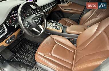 Позашляховик / Кросовер Audi Q7 2016 в 